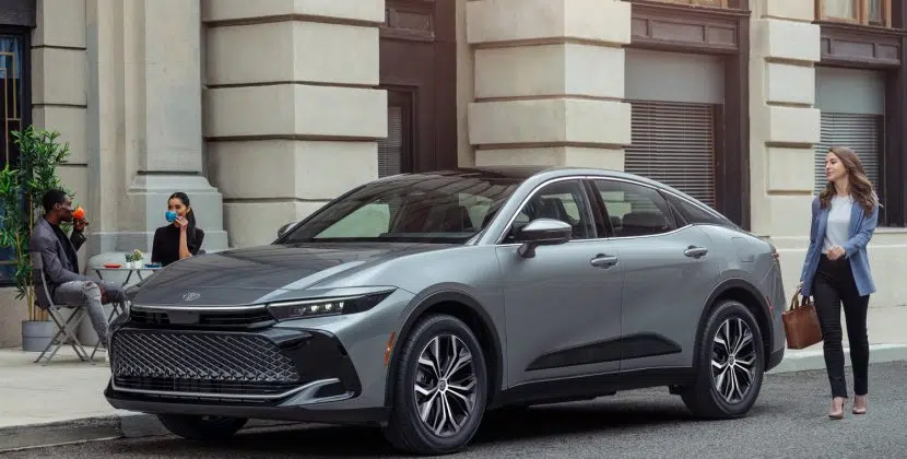 toyota-2025-crown-limited-exterior-heavy-metal-l
