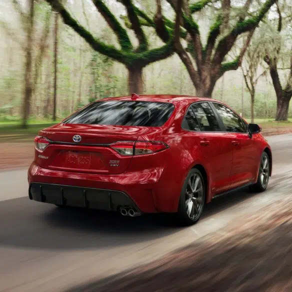 toyota-2025-corolla-hybrid-xse-ruby-flare-pearl-rear-l