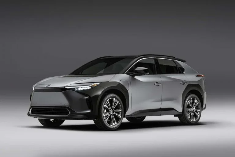 Les cinq vehicules Toyota les plus economiques en carburant 2 768x512 1